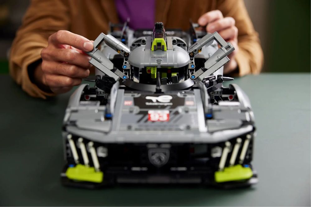 Конструктор Пежо Peugeot 9X8 24H Le Mans Hybrid Hypercar (1:1 LEGO)