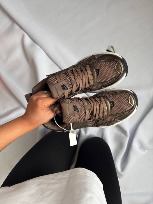 Жіночі кросівки Nike V2K Runtekk White Mink Brown 36-41 найк рантек