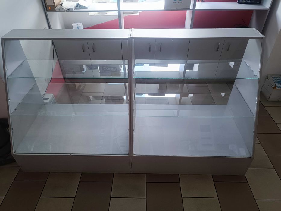 Вітрина виставкова сіра