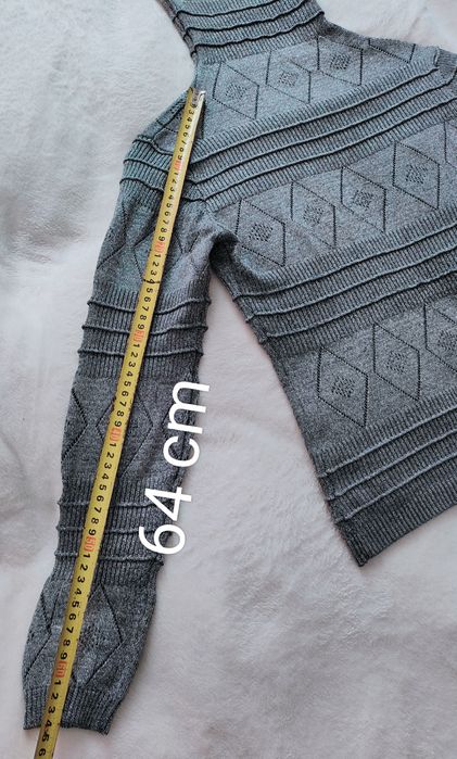 Szaro-srebrny sweter z golfem M