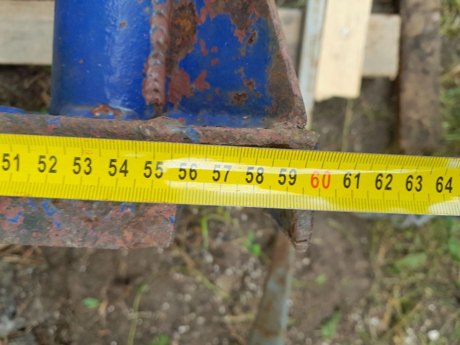 Słup reklamowy 3.5 metra.