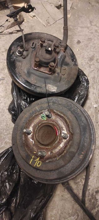 Цапфа задня у зборі (тормоз+ступица/маточина) на HYUNDAI і10 2010р.