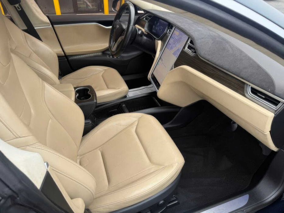 Tesla Model S      2018