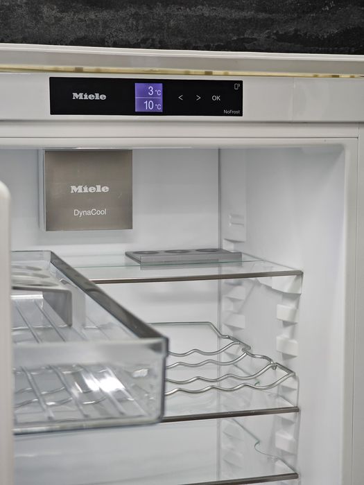 Холодильник вбудований KFN 7744 D 2024р Wi-Fi стан ідеальний Гарантія!