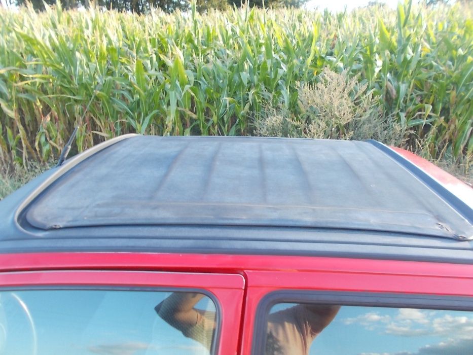 Ford Fiesta MK3,kolor czerwony,1,3 benzyna,przeznaczony na części