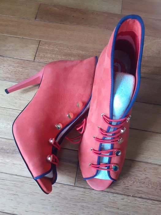 Buty nowe skóra naturalna 39