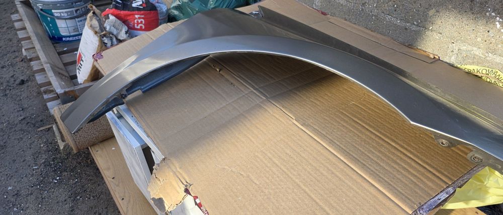 Sprzedam błotnik prawy do Renault Laguna 3 TEHNK