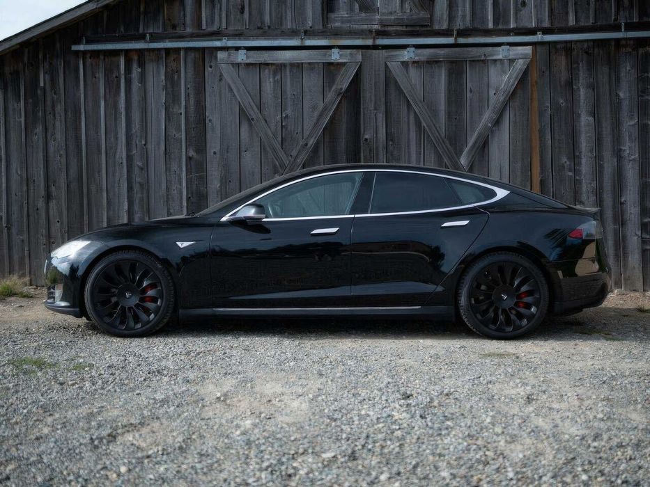 Tesla Model S P85D      2014