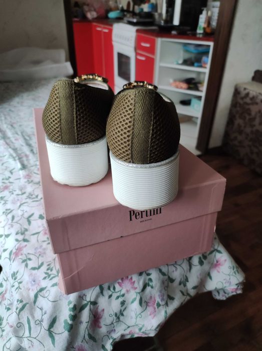 Pertini. Туфли лодочки на белой платформе. Лоферы. Хаки. 37 разм.