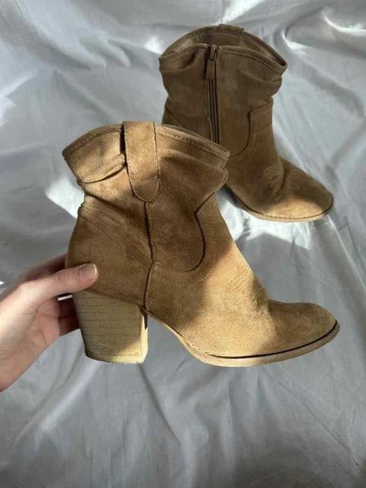 Zamszowe botki kowbojki camel, rozmiar 38