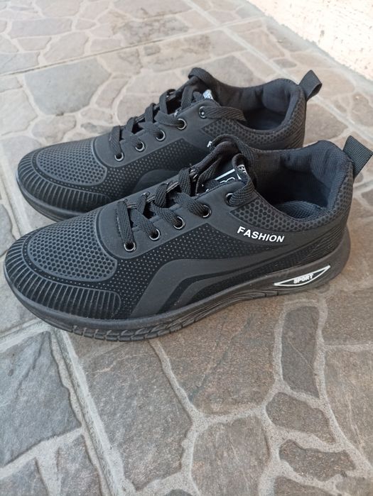 Кросівки чоловічі