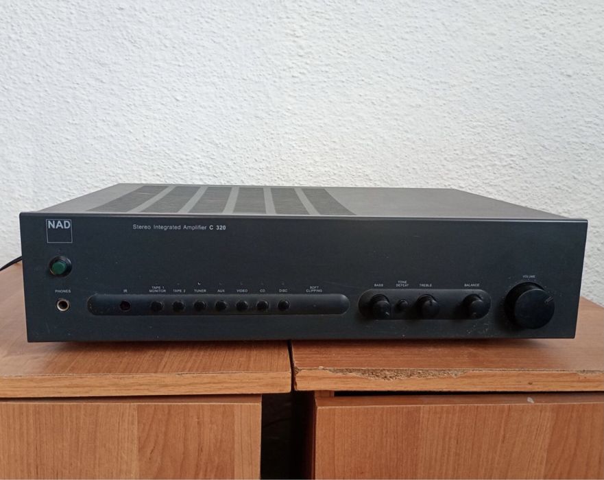 Підсилювач NAD C 320 чорний