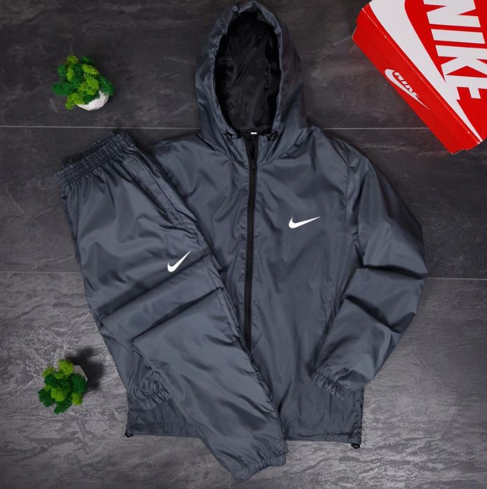 Костюм від «Nike» на плащівці