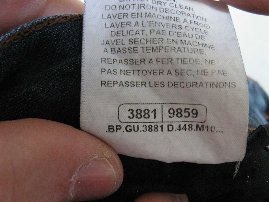 Продам джинсы Gucci пояс 34.5 размер 25
