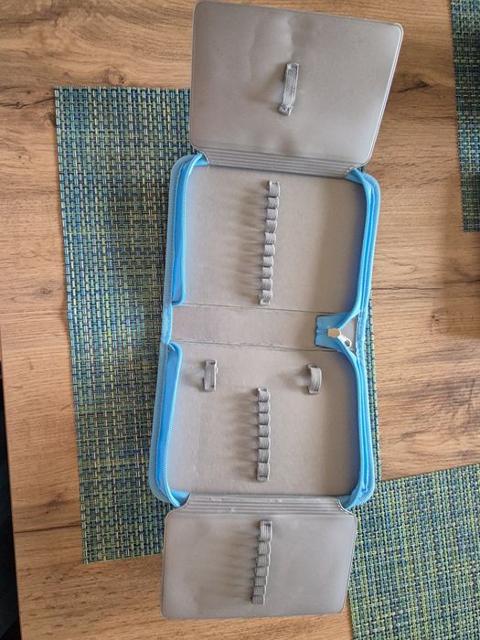 Nowy piórnik bez wyposażenia