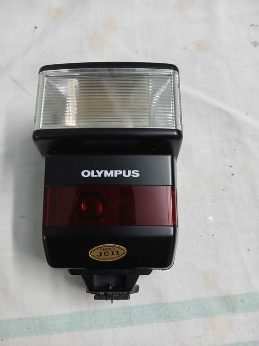 Flash de máquina fotográfica, antigo. Olympus F280.