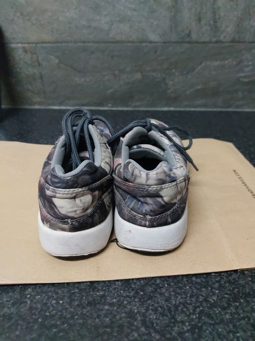 Sapatilhas 37 c/flores cinza