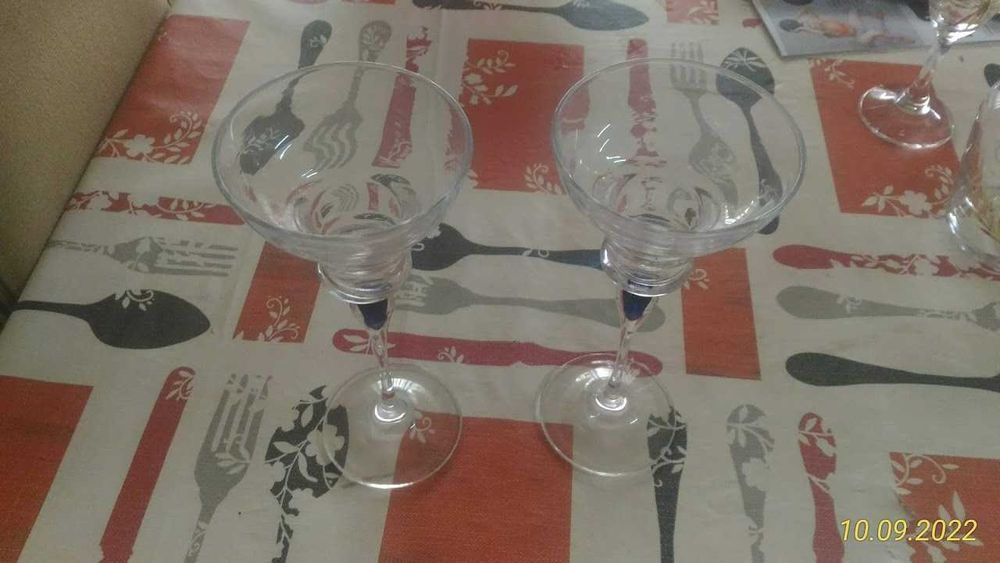 Vários copos, cálices, etc, etc