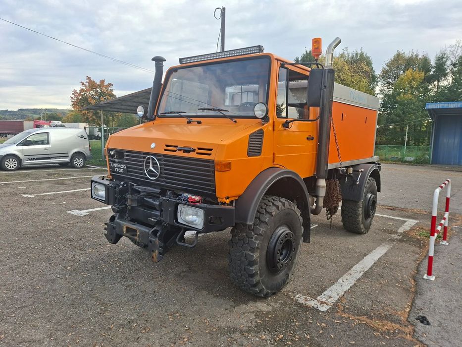 Mercedes-Benz Unimog  U1700 Ciągnik rolniczy stanie idealnym piaskarka nierdzewna 3m³