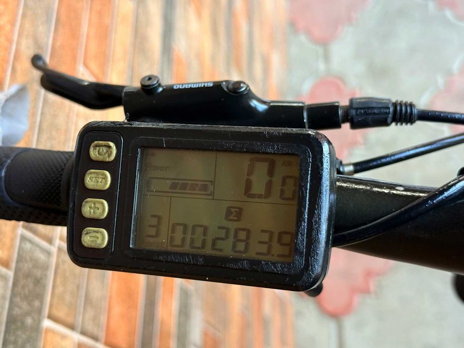 Електровелосипед EASY BIKE Mi5 26"M-L" SHIMANO, RST, MAXXIS