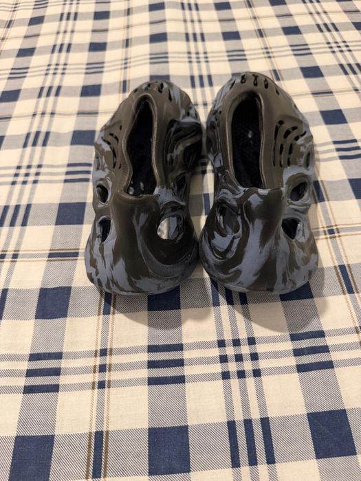 Adidas foam em muito bom estado