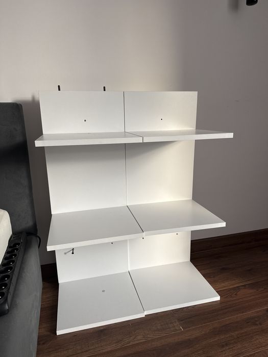 Półka w kolorze białym do powieszenia na sciane