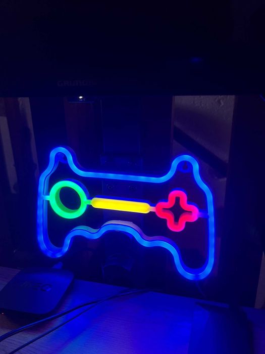 PS5 com 2 comandos + base de carregamento + LED gaming