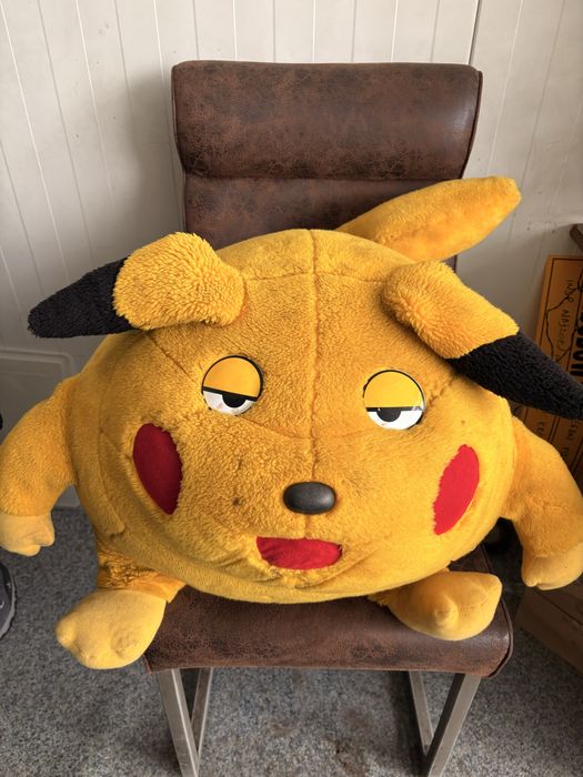 maskotka pikachu