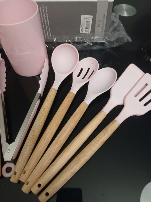 Conjunto de Utensílios de Cozinha em Silicone (12 Peças) – Novo