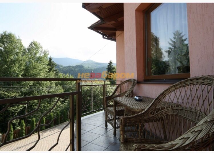 Продається котедж на 10 номерів у м. Яремче