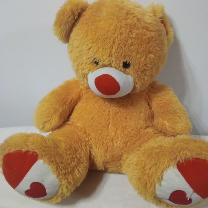 Дуже красивий м'який ведмідь