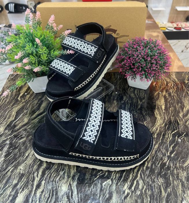 Жіночі босоніжки ugg
