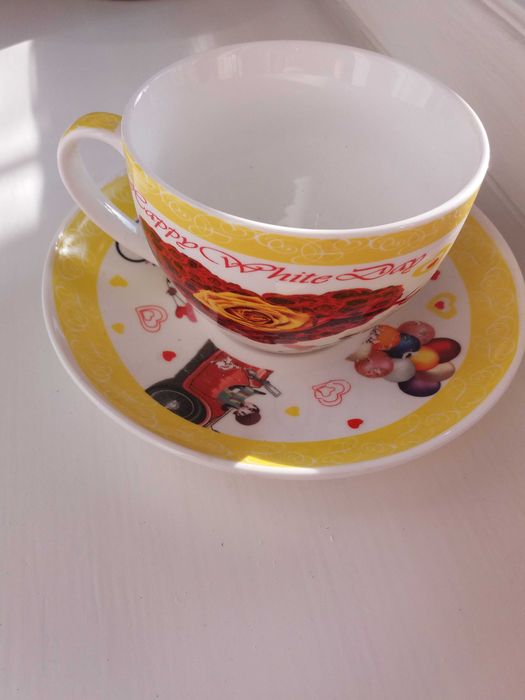 Чашка з блюдечком, чайна пара
