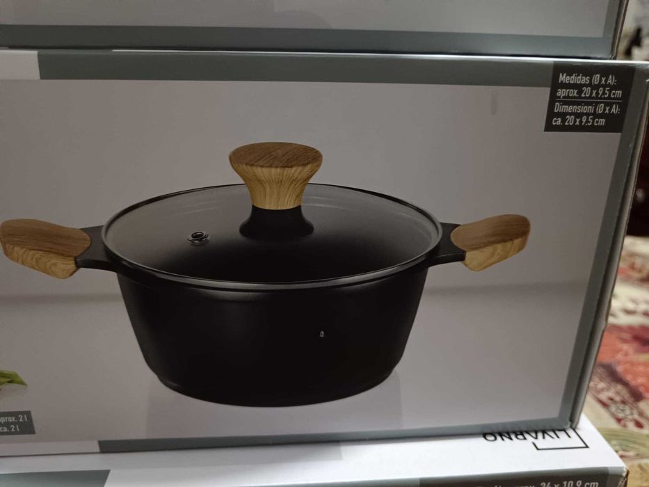 3 panelas e uma frigideira. todos de endução