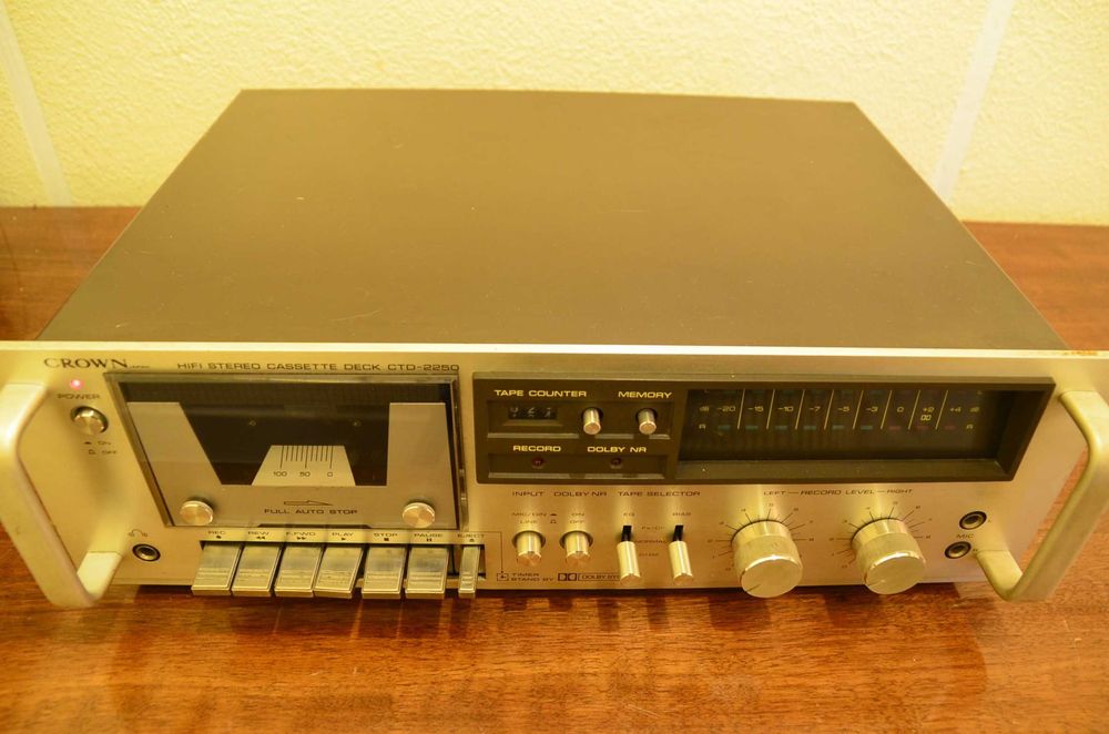 Gravador de Cassetes Crown CTD 2250