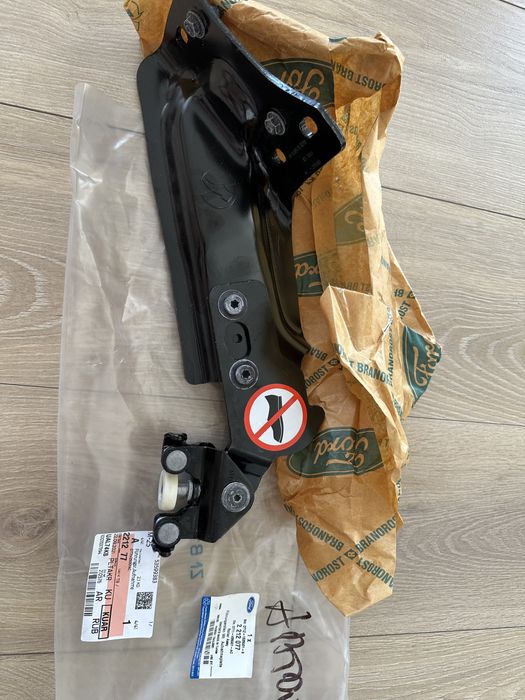 Кронштейн крепления двери Ford 2212077 .