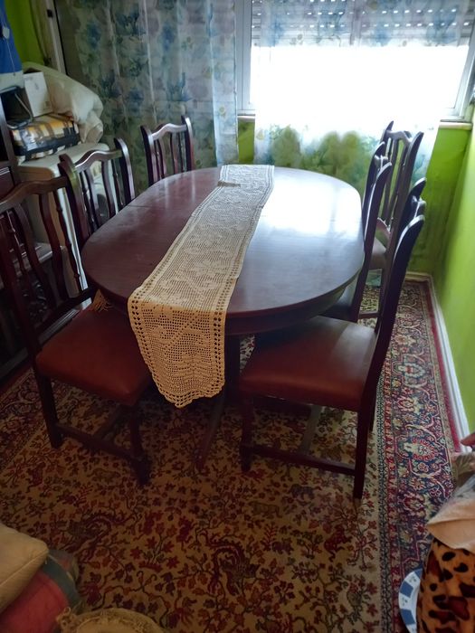 Mesa de mogno pe de galo extensível com 6 cadeiras