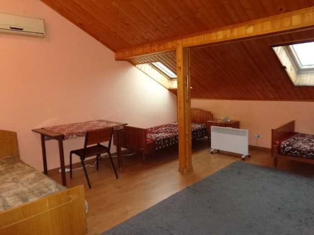 В УжгородІ здам 1к.квартиру напівособнячного типу за 10000грн в тч КП!