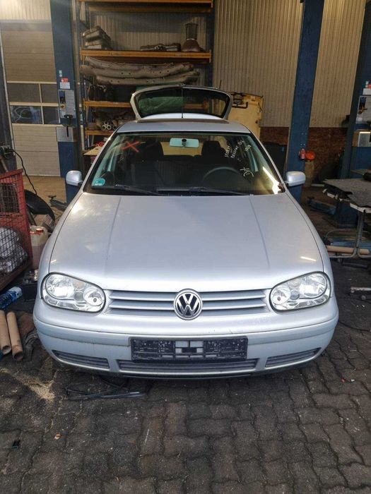 Розборка/Продаж запчастин Volkswagen Golf 4