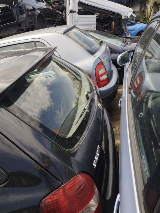 Mazda 323f lift zderzak przód tył klapa tylna maska czarne reflektor lampa