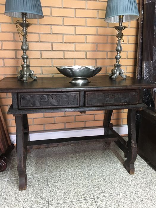 Mesa Cómoda Antiga em Madeira com 2 gavetas