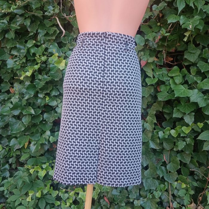Czarna spódniczka, spódnica w szarą pepitkę, do kolan, rozmiar 42