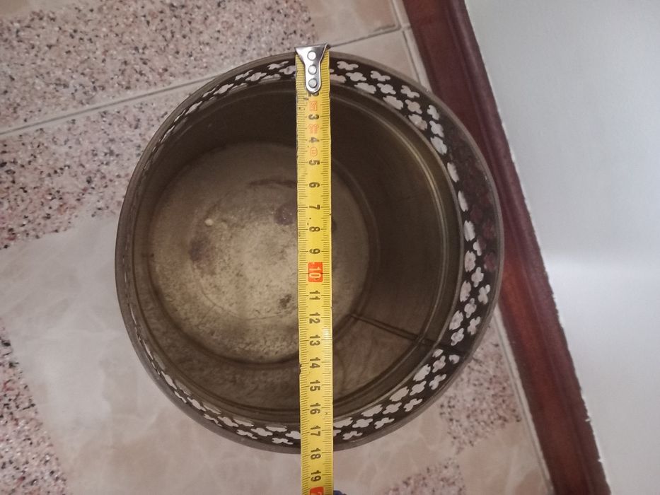 Vaso antigo em Latão