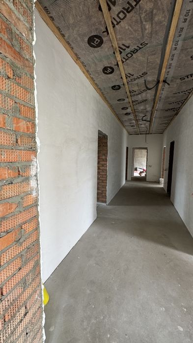 Одно поверховий чистовий будинок, підвал, гараж! Топова еколокація!