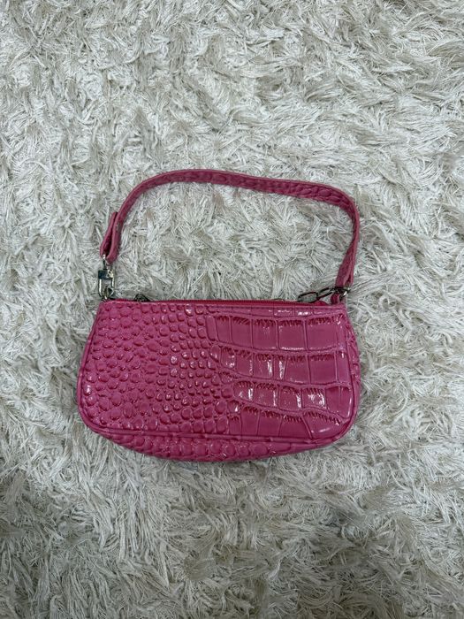 Сумка рожева з ланцюгом