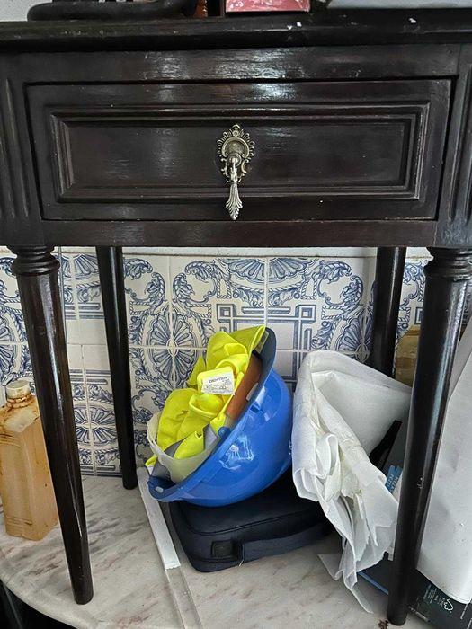 Mesinhas de Cabeceira muito antigas