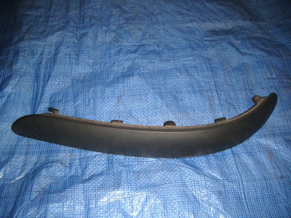 mercedes w168 listwa zderzaka przód   16888513
