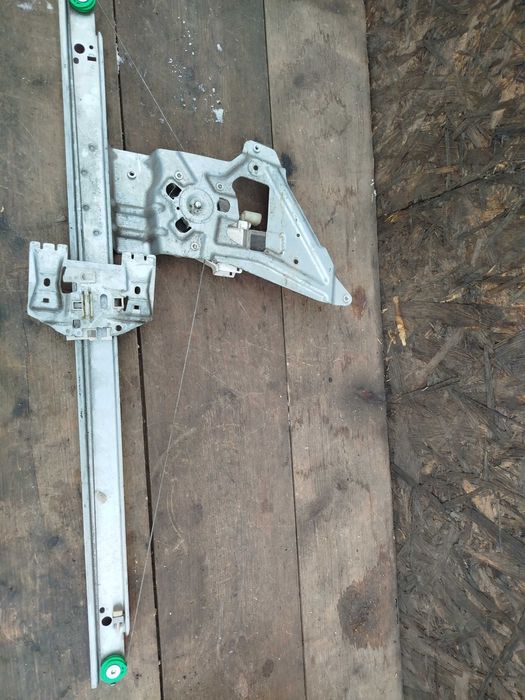 Склопідйомник передній Mercedes Sprinter W906 Мерседес