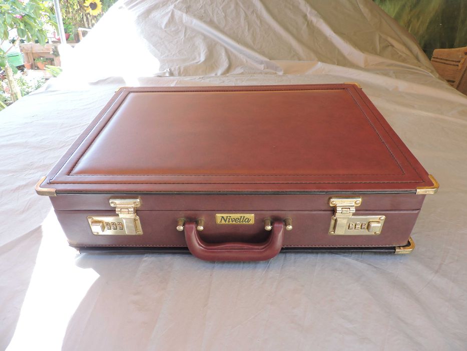 Mala porta documentos  cor de vinho