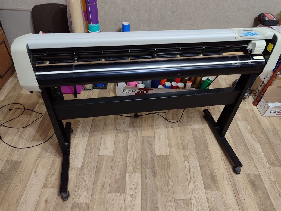 Плоттер режущий Summa Cut D120. Б.У. в хорошем состоянии.